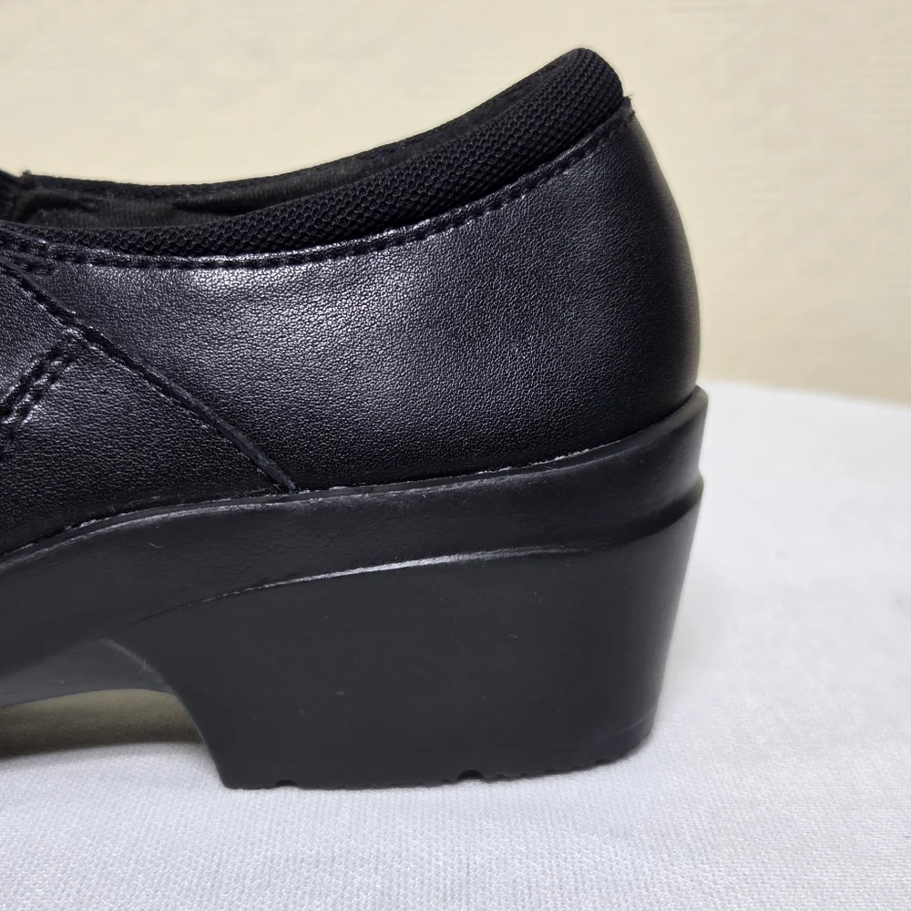 NWOT Clarks Women's Angie Pearl Slip-On Shoes Size-6